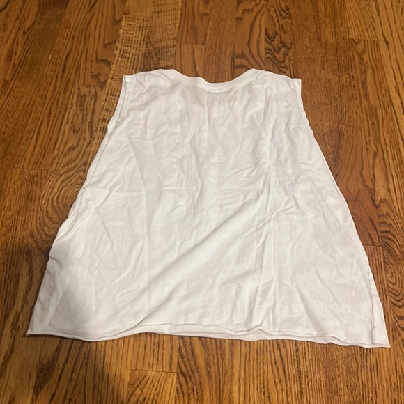 Lucy Woman’s White Smiley Tank Size XL - Picture 2 of 4